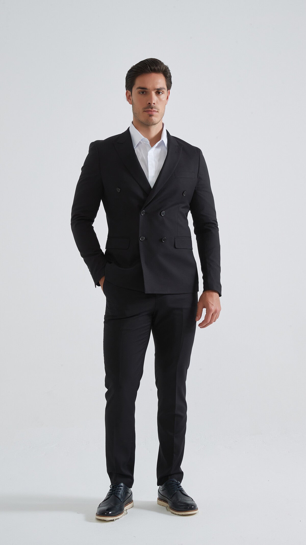 BLACK SUIT DOUBLE-BREASTED