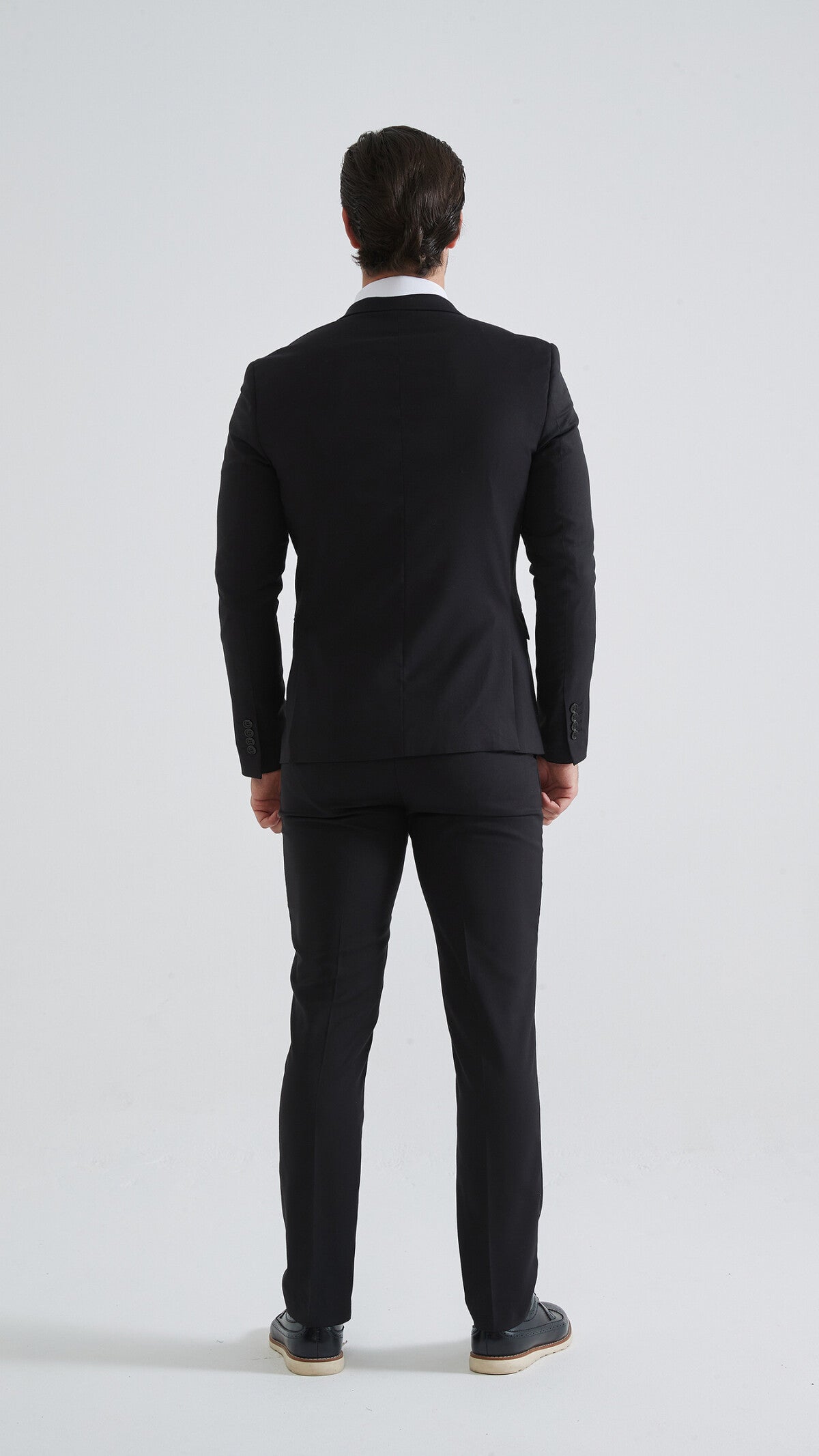 BLACK SUIT DOUBLE-BREASTED